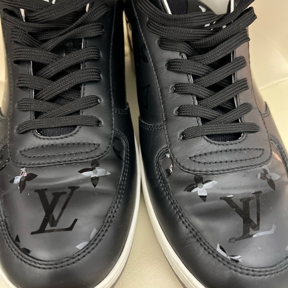 Men’s Louis Vuitton sneakers - Picture 2 of 8